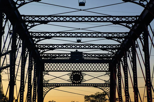 Captivating Twilight Silhouette Wells Street Bridge Showcasing Robust Metal Construction — Stock Photo, Image