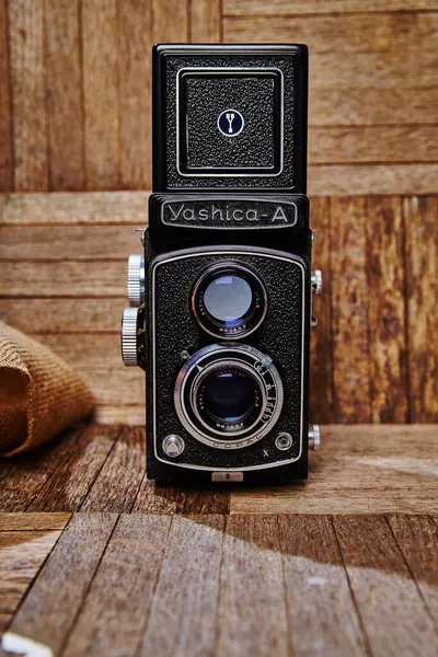 Vintage Yashica Spiegelreflexkamera Mit Zwei Linsen Ein Symbol Vergangener Filmfotografie — Stockfoto