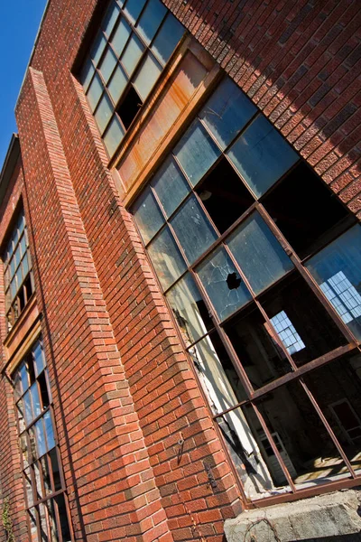 Päiväsaikaan Näkymä Laiminlyöty Red Brick Building Auburn Indiana Symbol Urban — kuvapankkivalokuva