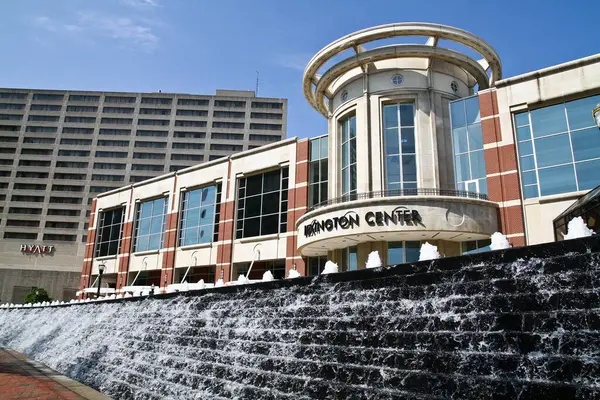 Urban Energy Arlington Centers Indrukwekkende Waterval Lexington Kentucky — Stockfoto