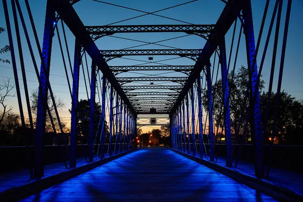 Csendes Kék Óra Kilátás Megvilágított Wells Street Bridge Fort Wayne — Stock Fotó