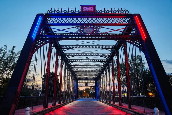 Icónico Led Iluminado Wells Street Bridge Bañado Cálido Resplandor Puesta — Foto de Stock