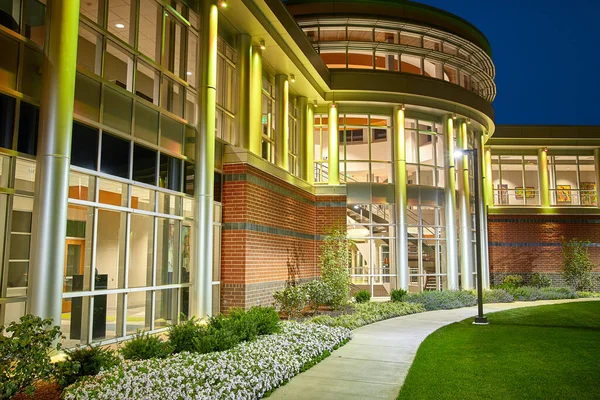 Twilight Illuminates Modern Architecture Corporate Building Fort Wayne Indiana Sleek — Stock Photo, Image