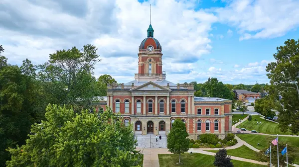 Elevated View Historic Elkhart County Courthouse Indiana Showcasing Classic Architecture — Stock Photo, Image