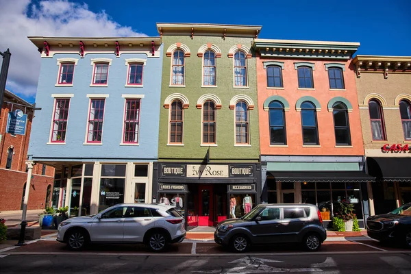 Vibrant Street Scene Downtown Muncie Indiana Featuring Colorful Victorian Italianate — Stock Photo, Image