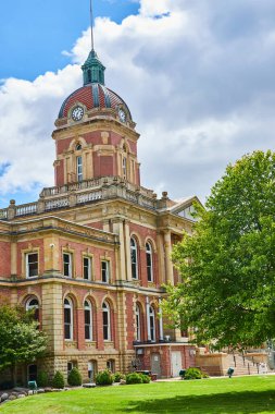 Elkhart İlçe Adliyesi 'nin resmi güneşli bir yaz günü, kanun ve düzen, yaz günü, Indiana