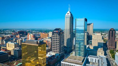Bustling Indianapolis 'in 2023 Hava Görüntüsü, DJI Mavic 3 Drone tarafından yakalandı, Modern Gökdelenler ve Kentsel Yaşamlılık Gösterileri
