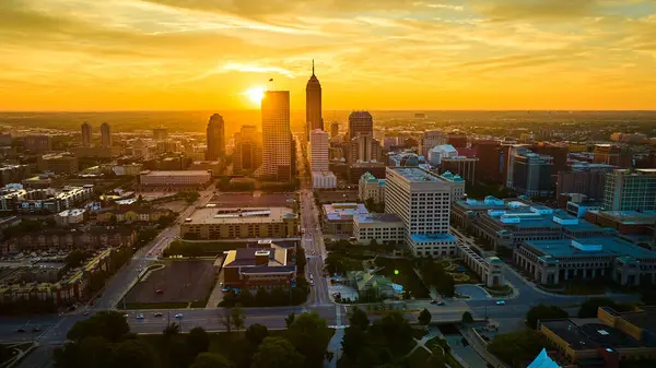 Aerial View Golden Hour Sunset Indianapolis Skyline Modern Skyscrapers Reflecting — Stock Photo, Image