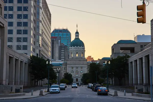 Early Dawn Illuminates Classical Architecture Indianapolis Capitol Serene Canal Street — Stock Photo, Image