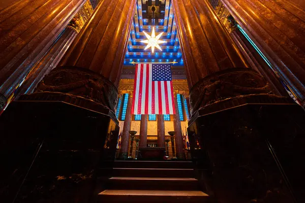 Patriotyczna Ekspozycja Muzeum Pamięci Wojny Indianapolis Grand Architecture Flaga Amerykańska — Zdjęcie stockowe
