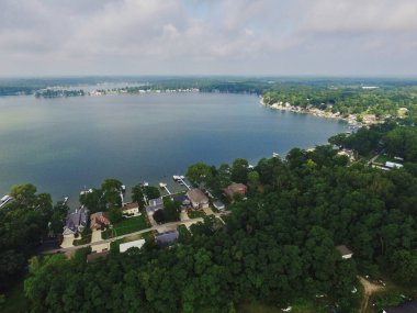 Angola, Indiana 'daki Serene Lakeside Topluluğunun Hava Görüntüsü, 2015' te Drone tarafından yakalandı.