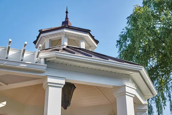 Traditional House Architecture Featuring White Eaves Ornate Cupola Weathervane Mature — Stock Photo, Image