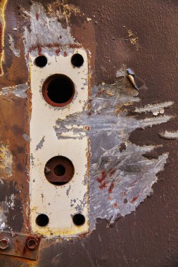Paslı, çürüyen bir kapıya bağlı. Riverside Hastanesi, Toledo. Terk edilmenin ve zamanın sembolü..