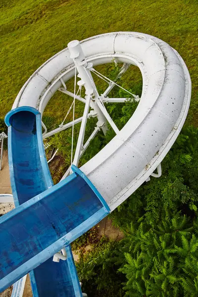 High Angle View Abandoned White Blue Water Slide Overtaken Lush — Stock Photo, Image