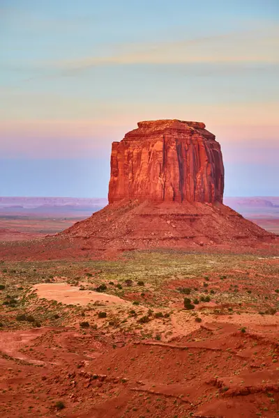 Majestic Butte Monument Valley Arizona Bayed Golden Hour Light Showing — стоковое фото