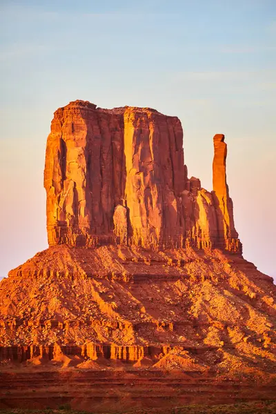 Majestic Red Rock Butte Desert Spire Golden Hour Light Monument — Foto de Stock