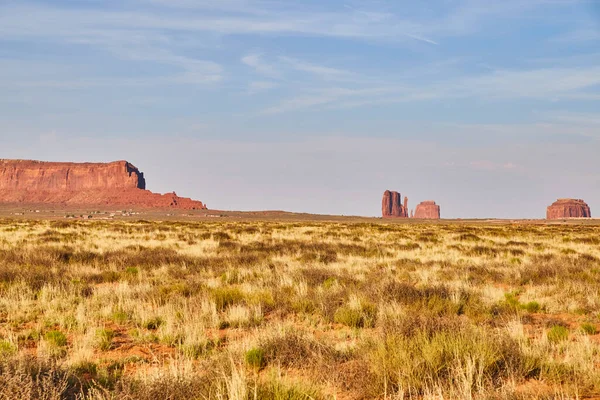 Daytime Vista Monument Valleys Golden Grasslands Vibrant Red Rock Formations — Stock Photo, Image