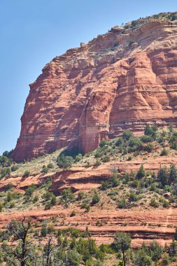 Devils Köprüsü, Sedona, Arizona 'daki Görkemli Kızıl Kaya oluşumu çöl manzaralarının ham güzelliğinin ve jeolojik tarihinin bir kanıtı.