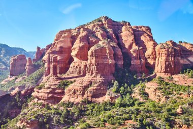 Sunny Arizona 'daki Görkemli Kızıl Kaya oluşumları, Sedona 2016' daki Helikopter Hava Görüntüsü