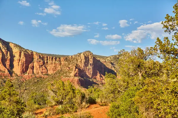 Sedonas Bell Rock Bathed Afternoon Sunlight Showcasing Vibrant Red Rock — Stock Photo, Image