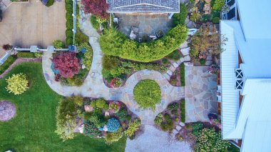DJI Phantom 4 Drone tarafından yakalanan İndiana 'daki Ayrıntılı Konut Bahçesinin Hava Görüntüsü, 2017