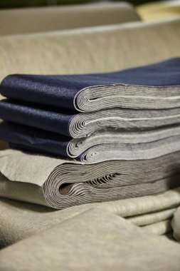 2017, Fort Wayne, Indiana 'daki bir döşek fabrikasında çeşitli kumaş ve gölgelere yakın çekim