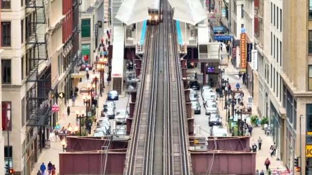 Aerial View Downtown Chicago Capturing Vibrant Life Elevated Train Tracks — Stockvideo