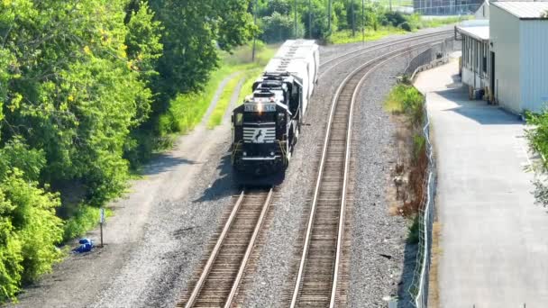 Aerial View Dynamic Train Journey Fort Wayne Indiana Egy Feltűnő — Stock videók