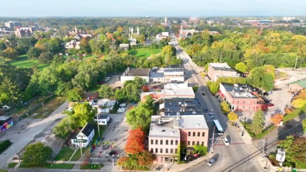 Foto Rastreamento Aéreo Vibrante Ann Arbor Michigan Exibindo Ruas Animadas — Vídeo de Stock