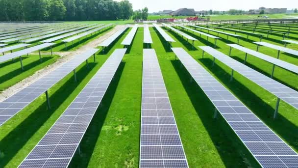 Aerial Tracking Shot Vast Solar Farm Columbia City Indiana Stati — Video Stock