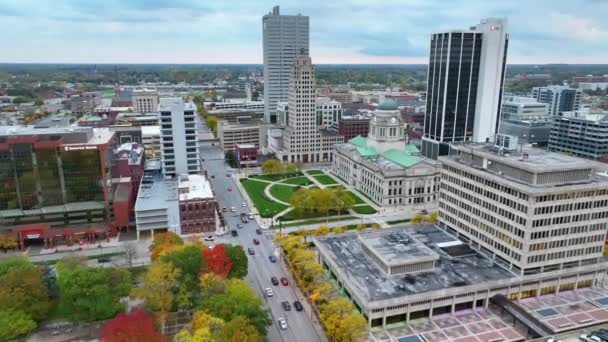 Aerial Establishing Shot Downtown Fort Wayne Indiana Featuring Allen County — Stock Video