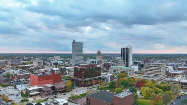 Aerial Fly Forward Fort Wayne Indiana Odkrywając Miejski Krajobraz Podczas — Wideo stockowe