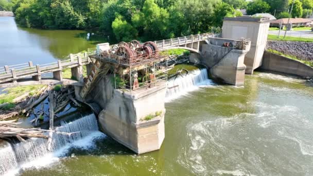 Aerial View Majestic Maumee River Dam Fort Wayne Indiana Een — Stockvideo
