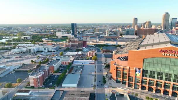 Luftaufnahme Von Indianapolis Die Das Ikonische Lucas Oil Stadium Goldenes — Stockvideo