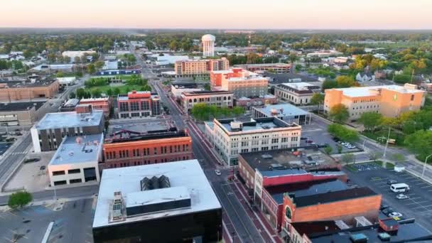 Aerial Establishing Shot Downtown Muncie Indiana Golden Hour Sea Testigo — Vídeo de stock