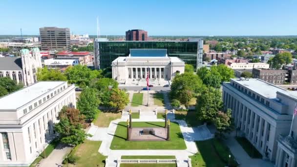 Indianapolis Leri Uçuşu Halk Kütüphaneleri Nin Büyük Cephesi Amerikan Lejyon — Stok video