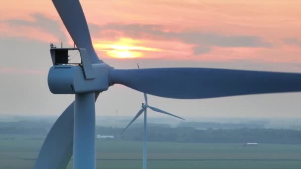 Vista Aérea Turbinas Eólicas Terras Agrícolas Ohios País Pôr Sol — Vídeo de Stock