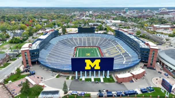Aerial Establishing Shot Michigan Stadium Universidad Michigan Mostrando Grandeza Del — Vídeos de Stock