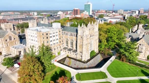 Pedestal Aéreo Universidade Michigan Ann Arbor Capturando Sua Arquitetura Estilo — Vídeo de Stock