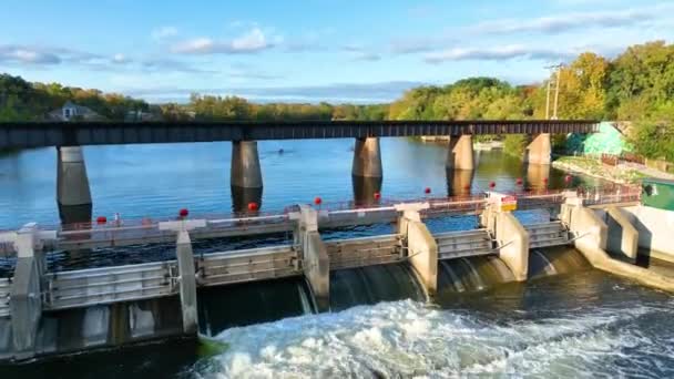 Aerial Piedestal Skott Argo Dam Huron River Michigan Inkapslade Harmoni — Stockvideo