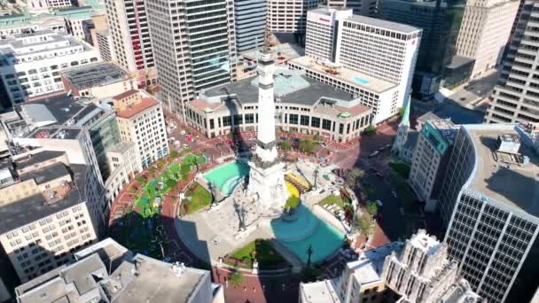 Aerial Arc Shot Downtown Indianapolis Monument Circle Katonák Tengerészek Emlékmű — Stock videók