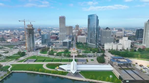 Luchtfoto Fly Forward Milwaukee Verenigde Staten Presentatie Van Kenmerkende Milwaukee — Stockvideo