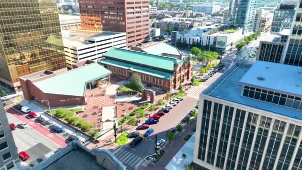 Widok Lotu Ptaka Słonecznego Indianapolis Podkreśla Tętniące Życiem Centrum Miasta — Wideo stockowe