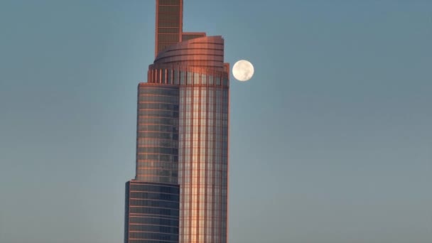 Воздушный Пешеходный Снимок Современного Небоскреба Центре Чикаго Купающийся Сиянии Восхода — стоковое видео