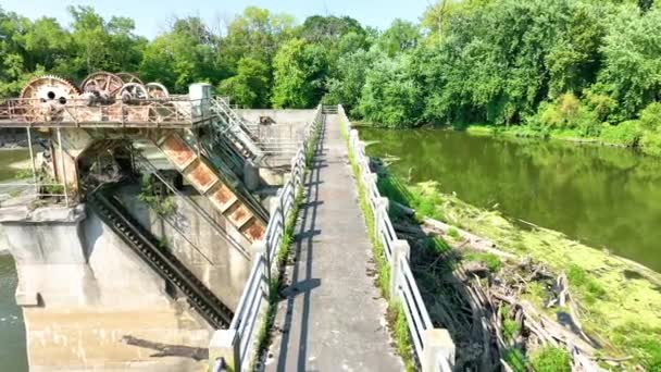 Aerial Fly Forward Historic Maumee River Dam Fort Wayne Indiana — Stock video
