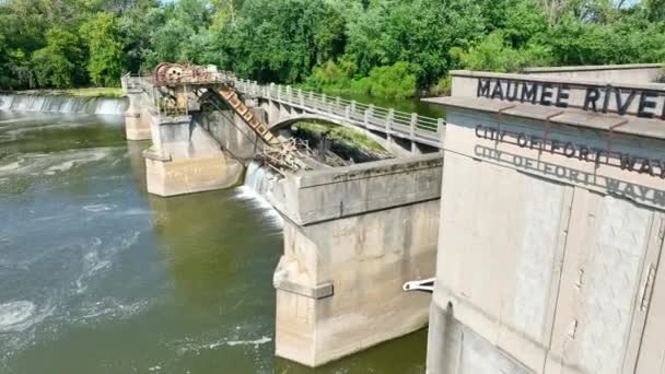 Luftaufnahme Vom Maumee River Damm Fort Wayne Indiana Usa Erleben — Stockvideo