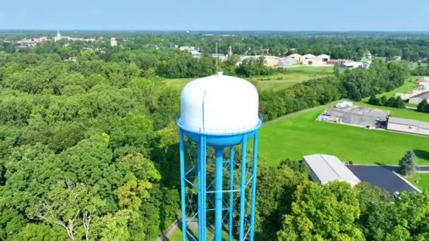 Luftaufnahme Des Ikonischen Blauen Und Weißen Wasserturms Von Columbia Citys — Stockvideo