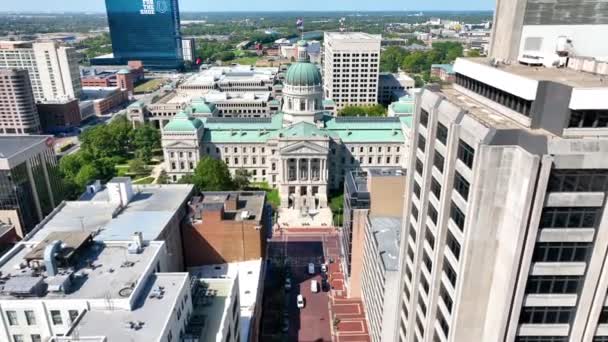 Aerial Fly Forward Indiana Statehouse Indianapolis Capturing Its Historical Grandeur — Stock Video