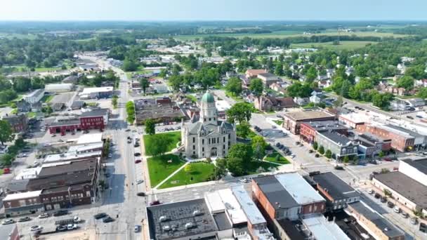 Aerial Arc Columbia City Indiana Captivating Establishing Shot Midwestern Charm — Stok Video