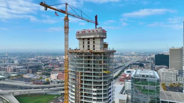 Aerial Arc Shot Downtown Milwaukee Wisconsin Showcasing High Rise Construction — Stock Video